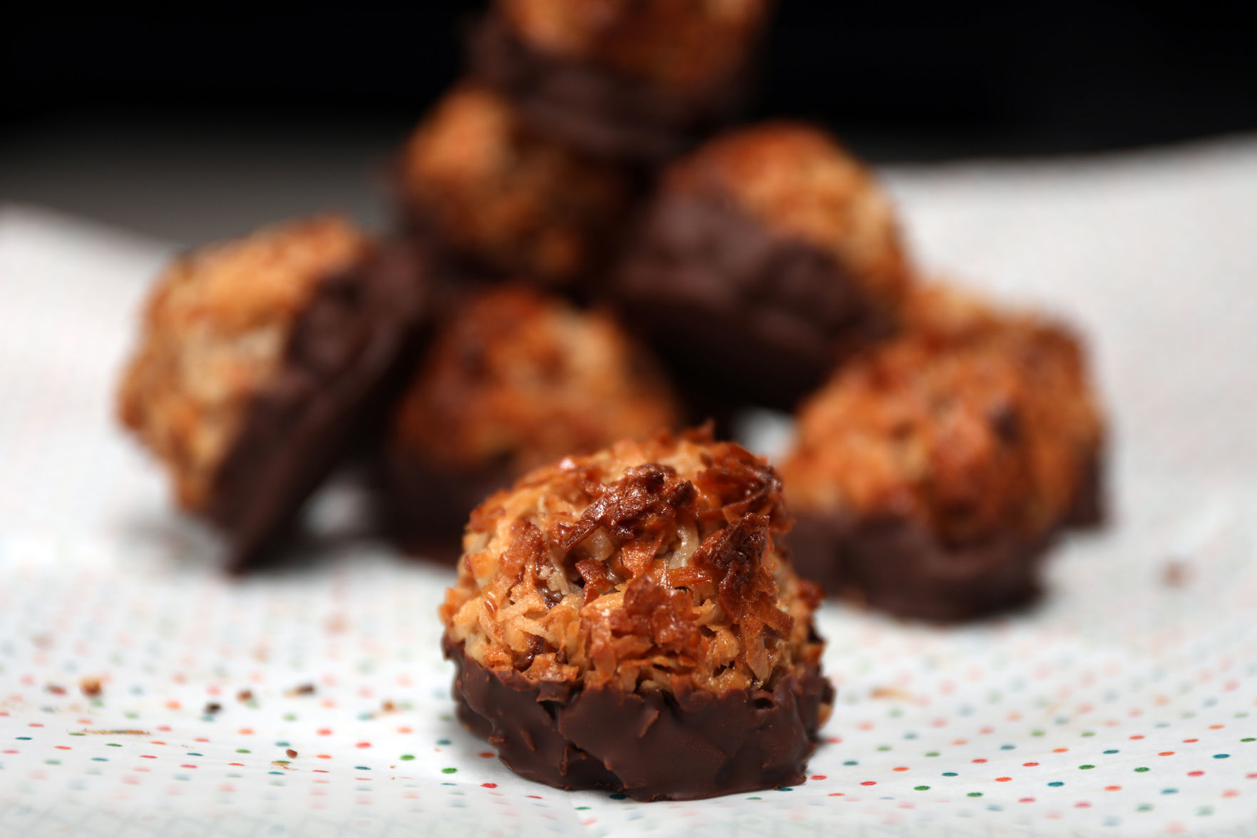 120518-blm-lif-macaroons
